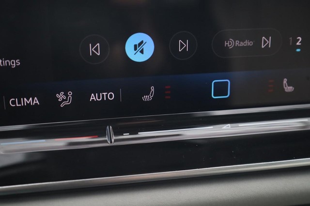 Volkswagen Tiguan Vehicle Image 17