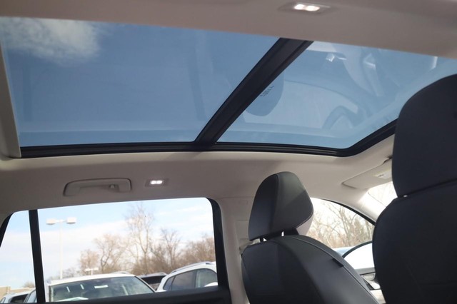 Volkswagen Tiguan Vehicle Image 22