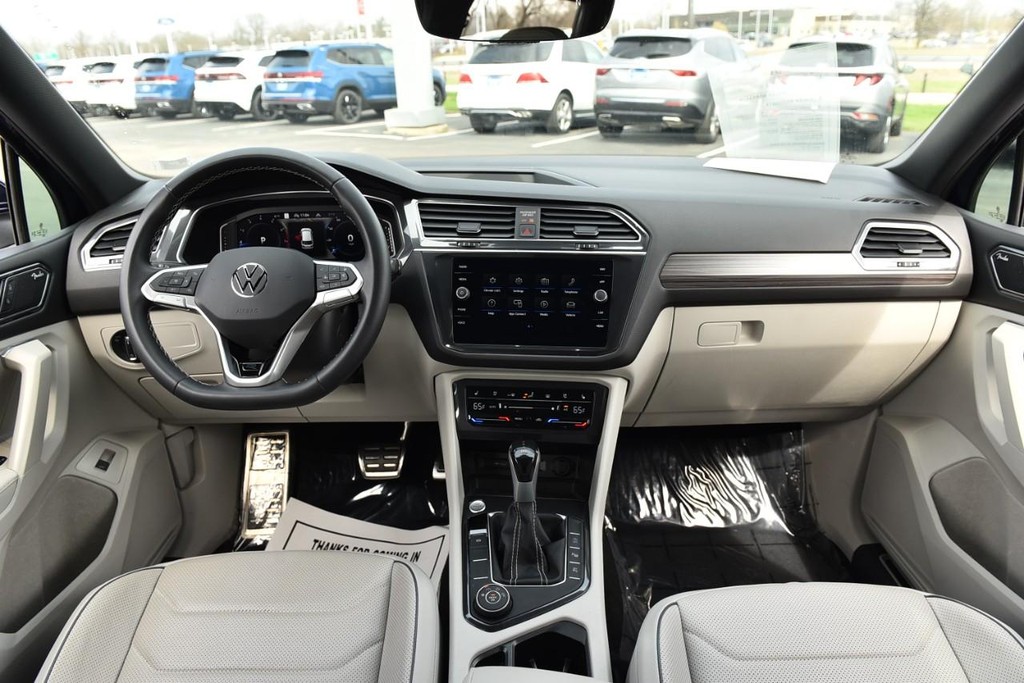 Volkswagen Tiguan Vehicle Full-screen Gallery Image 7