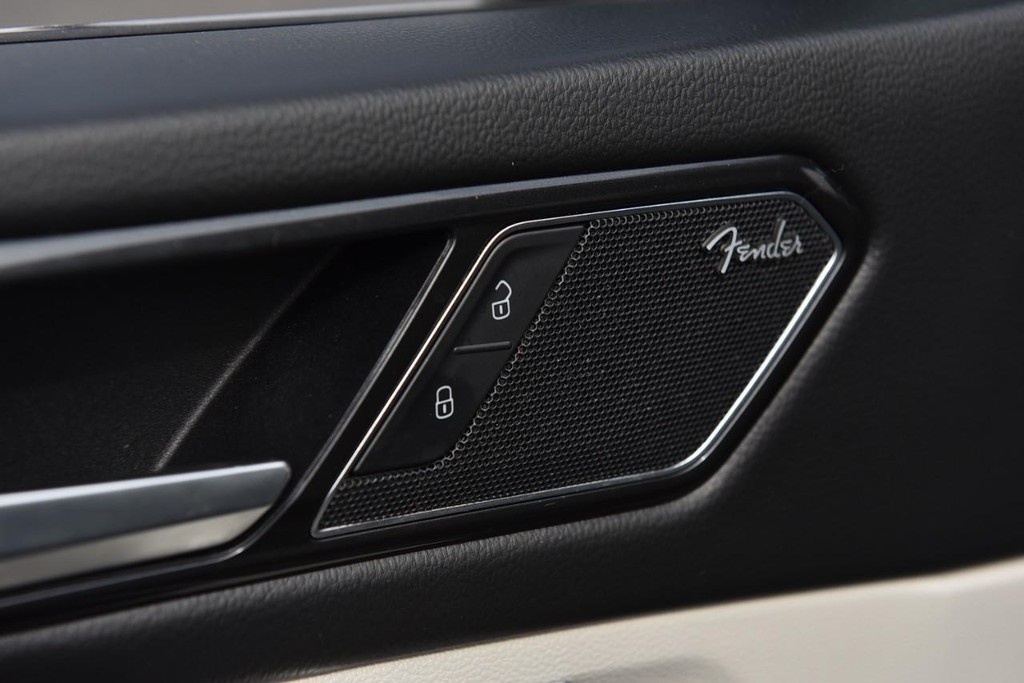 Volkswagen Tiguan Vehicle Full-screen Gallery Image 10