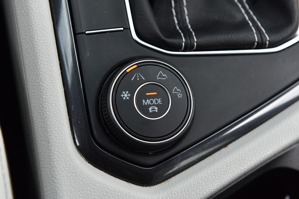 Volkswagen Tiguan Vehicle Full-screen Gallery Image 19