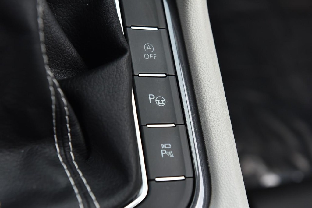 Volkswagen Tiguan Vehicle Full-screen Gallery Image 20