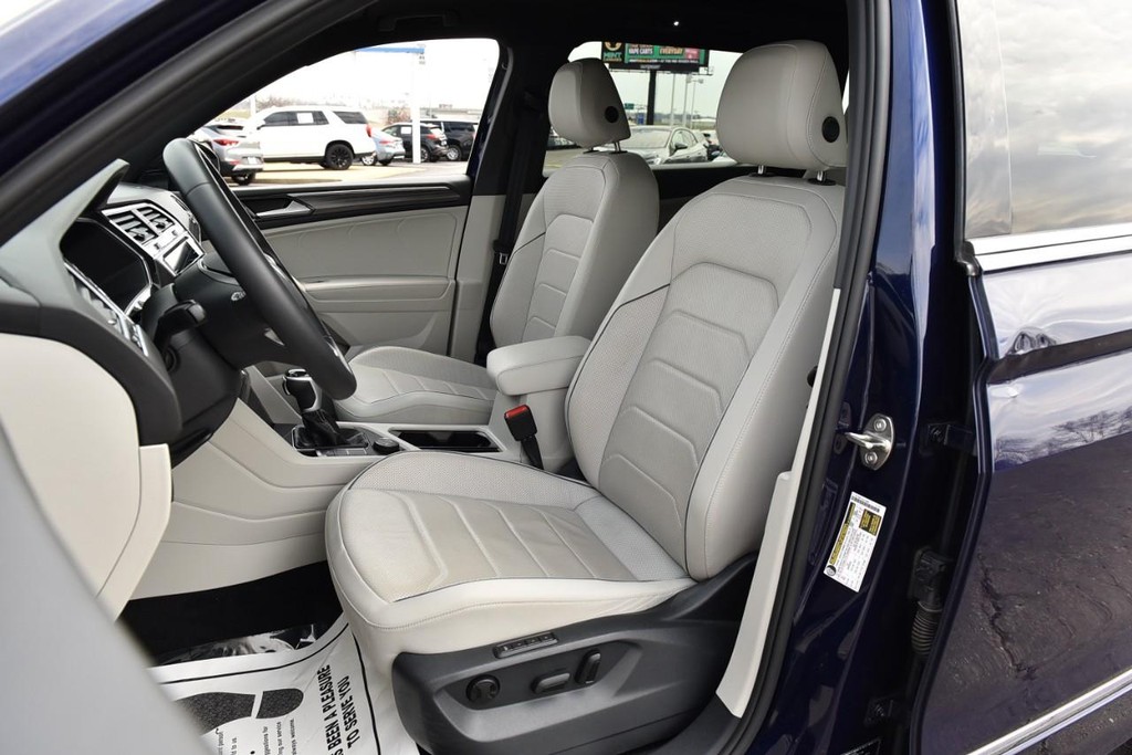 Volkswagen Tiguan Vehicle Full-screen Gallery Image 22