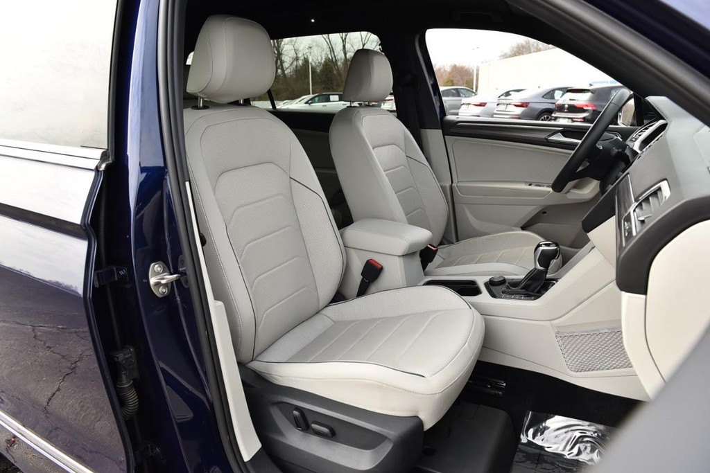 Volkswagen Tiguan Vehicle Full-screen Gallery Image 23