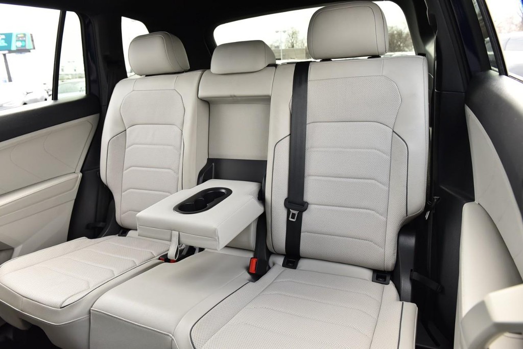 Volkswagen Tiguan Vehicle Full-screen Gallery Image 25