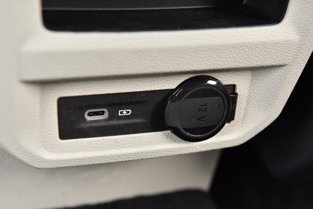 Volkswagen Tiguan Vehicle Full-screen Gallery Image 27