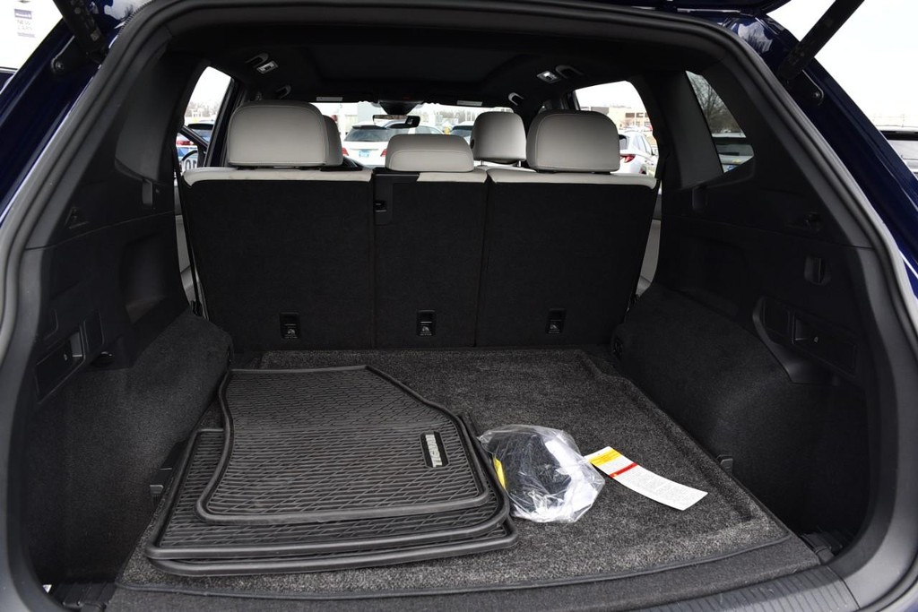 Volkswagen Tiguan Vehicle Full-screen Gallery Image 28