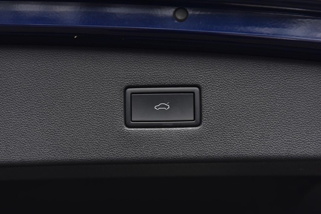 Volkswagen Tiguan Vehicle Full-screen Gallery Image 29