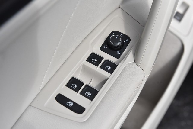 Volkswagen Tiguan Vehicle Image 08