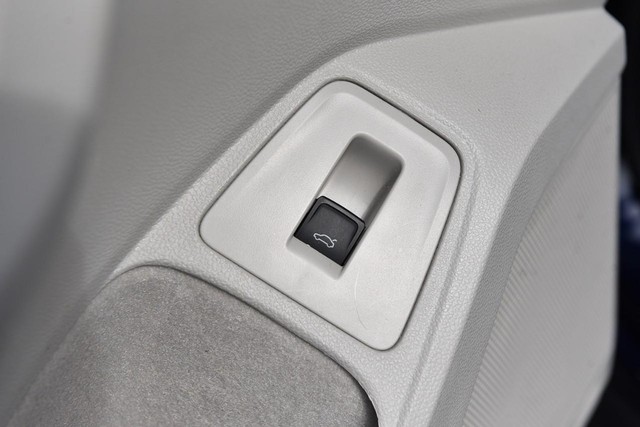 Volkswagen Tiguan Vehicle Image 09