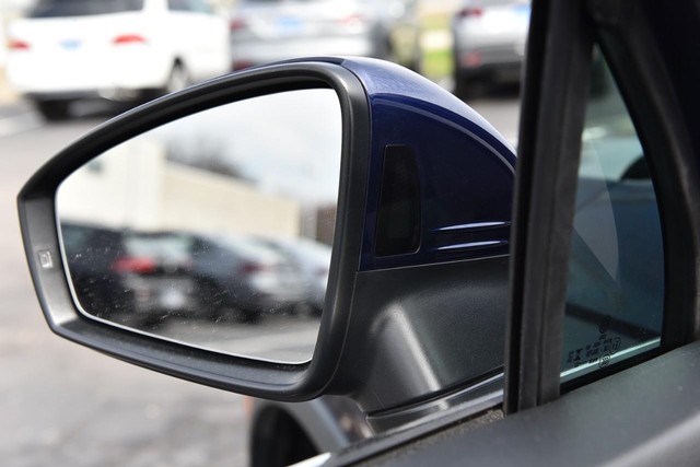 Volkswagen Tiguan Vehicle Image 11