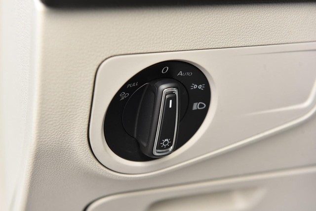 Volkswagen Tiguan Vehicle Image 12