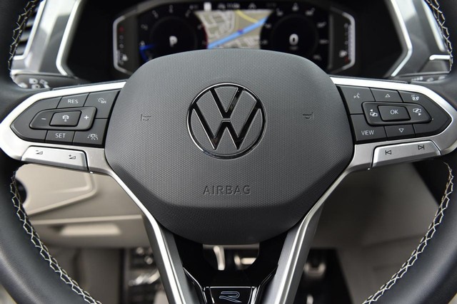 Volkswagen Tiguan Vehicle Image 21