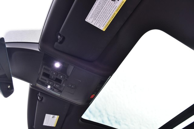 Volkswagen Tiguan Vehicle Image 24