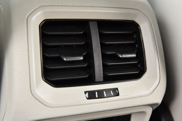 Volkswagen Tiguan Vehicle Image 26