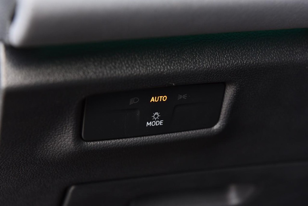 Volkswagen Tiguan Vehicle Full-screen Gallery Image 11