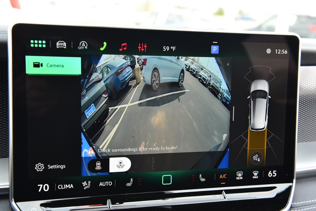 Volkswagen Tiguan Vehicle Full-screen Gallery Image 14