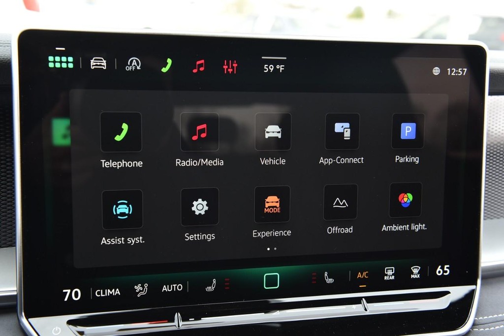 Volkswagen Tiguan Vehicle Full-screen Gallery Image 15