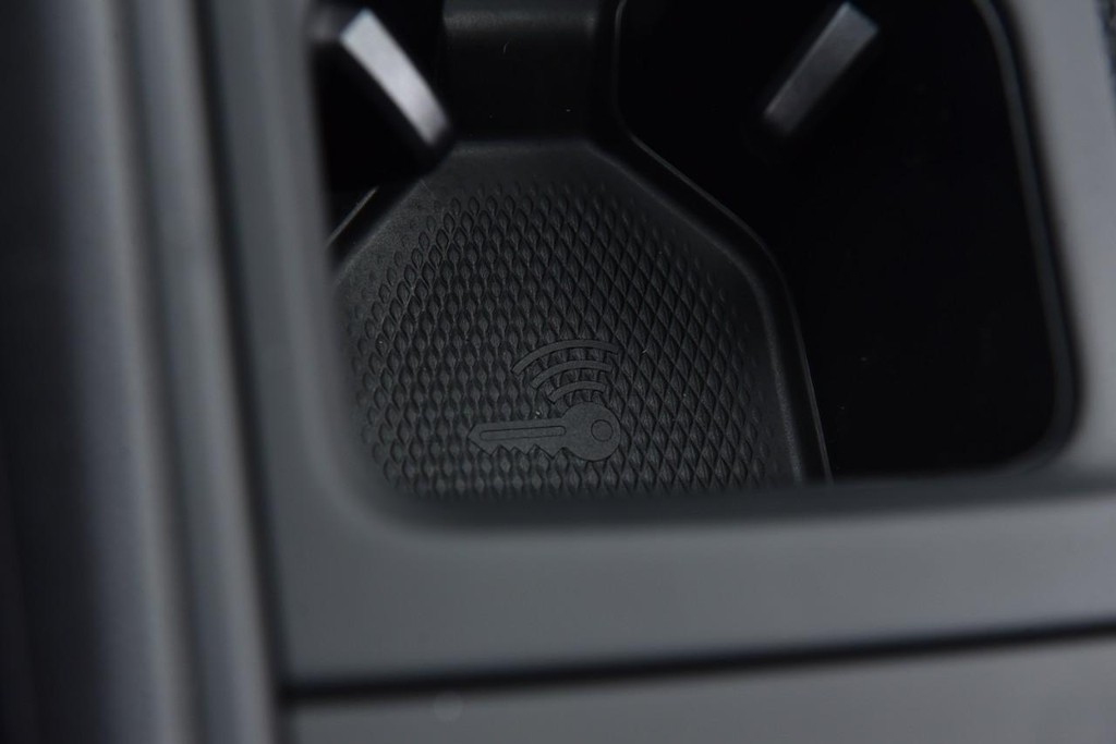 Volkswagen Tiguan Vehicle Full-screen Gallery Image 16