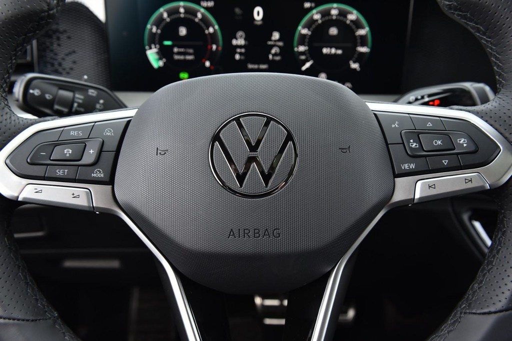 Volkswagen Tiguan Vehicle Full-screen Gallery Image 18