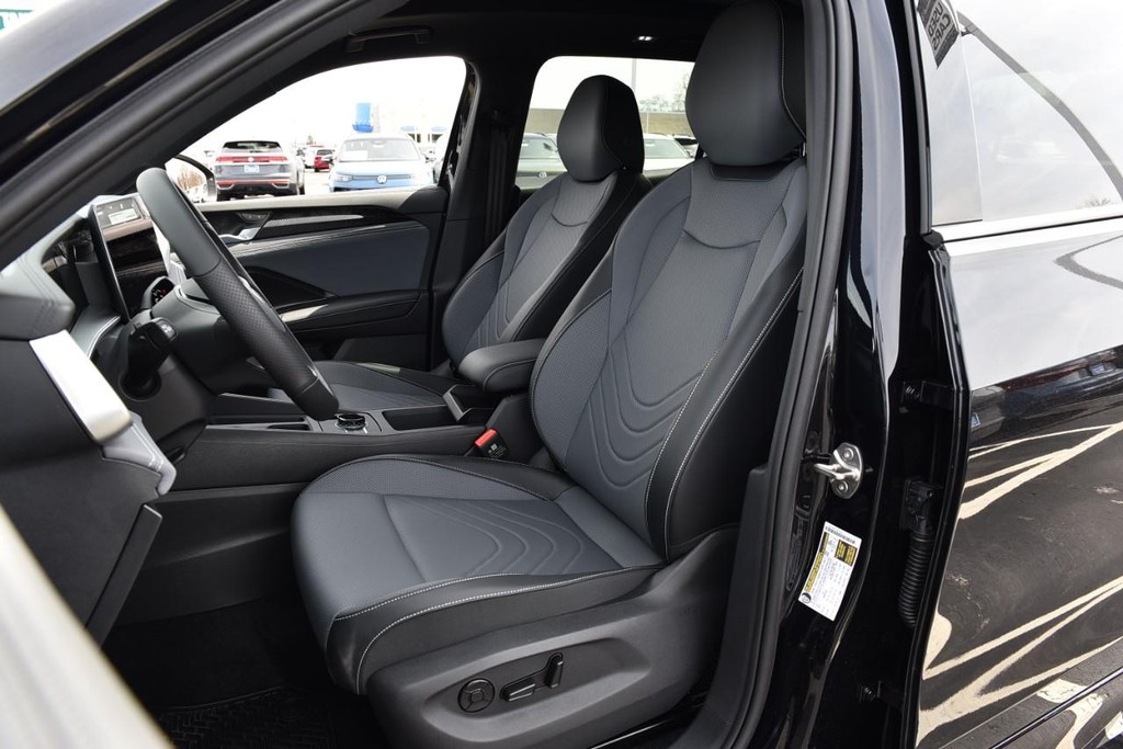 Volkswagen Tiguan Vehicle Full-screen Gallery Image 19