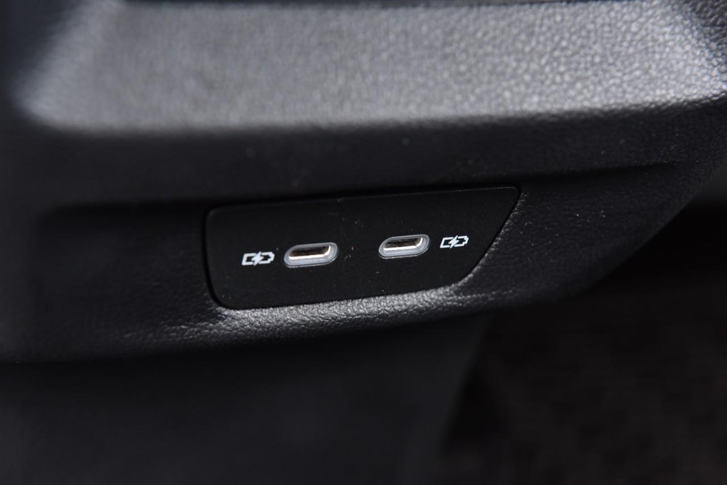 Volkswagen Tiguan Vehicle Full-screen Gallery Image 24