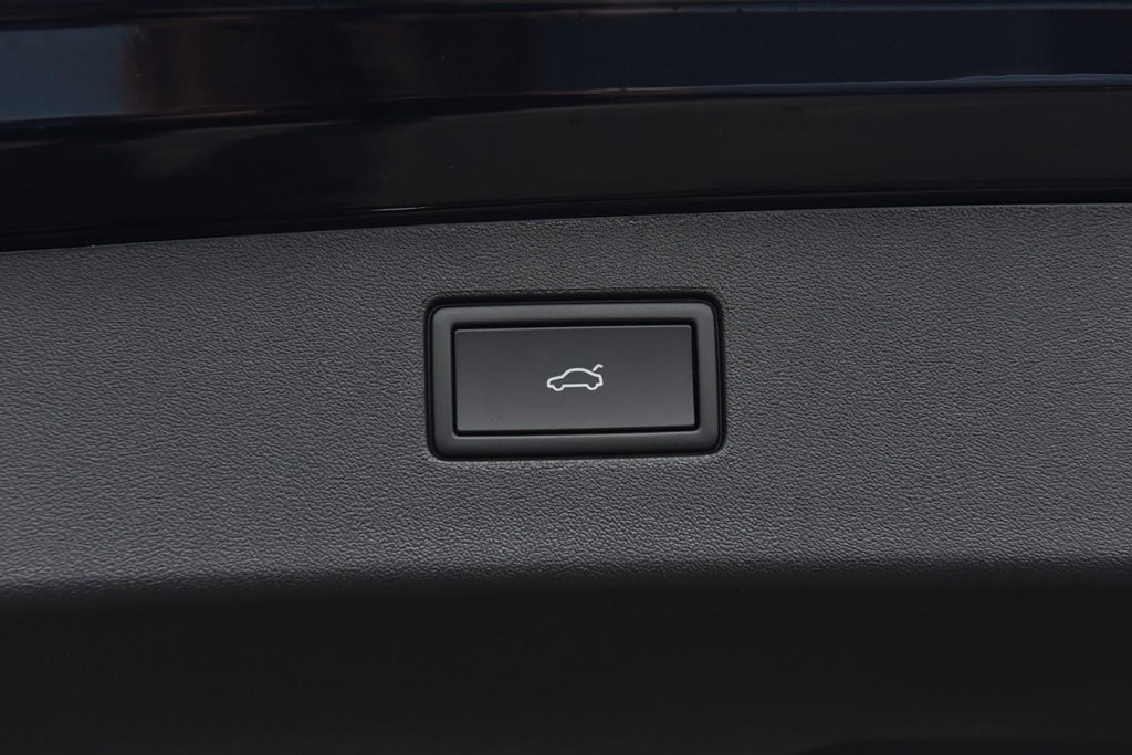 Volkswagen Tiguan Vehicle Full-screen Gallery Image 26