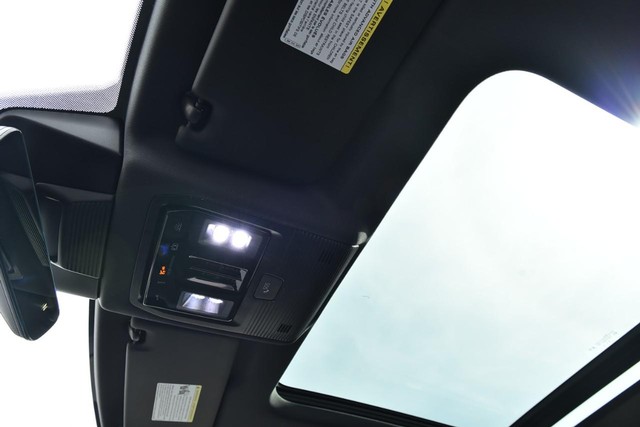 Volkswagen Tiguan Vehicle Image 21