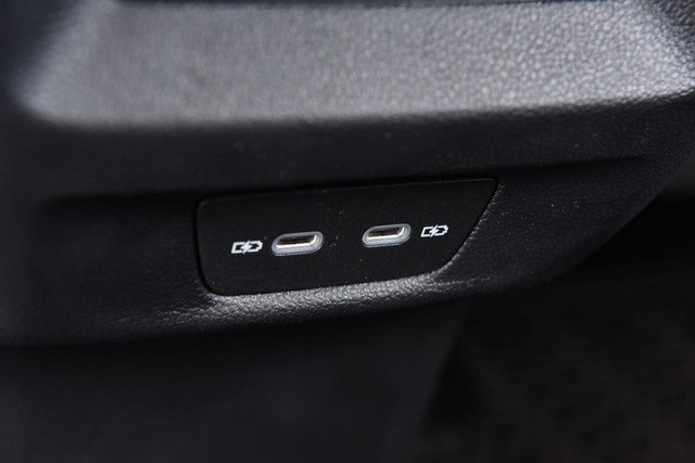 Volkswagen Tiguan Vehicle Image 24