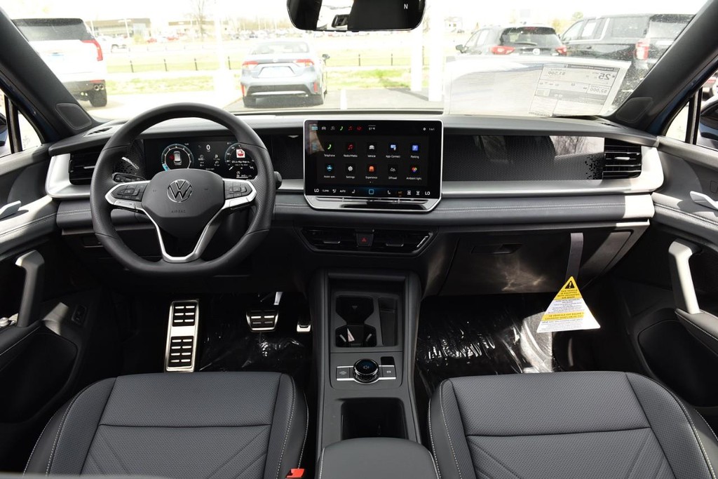 Volkswagen Tiguan Vehicle Full-screen Gallery Image 7