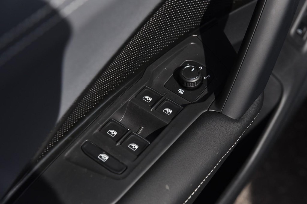 Volkswagen Tiguan Vehicle Full-screen Gallery Image 8