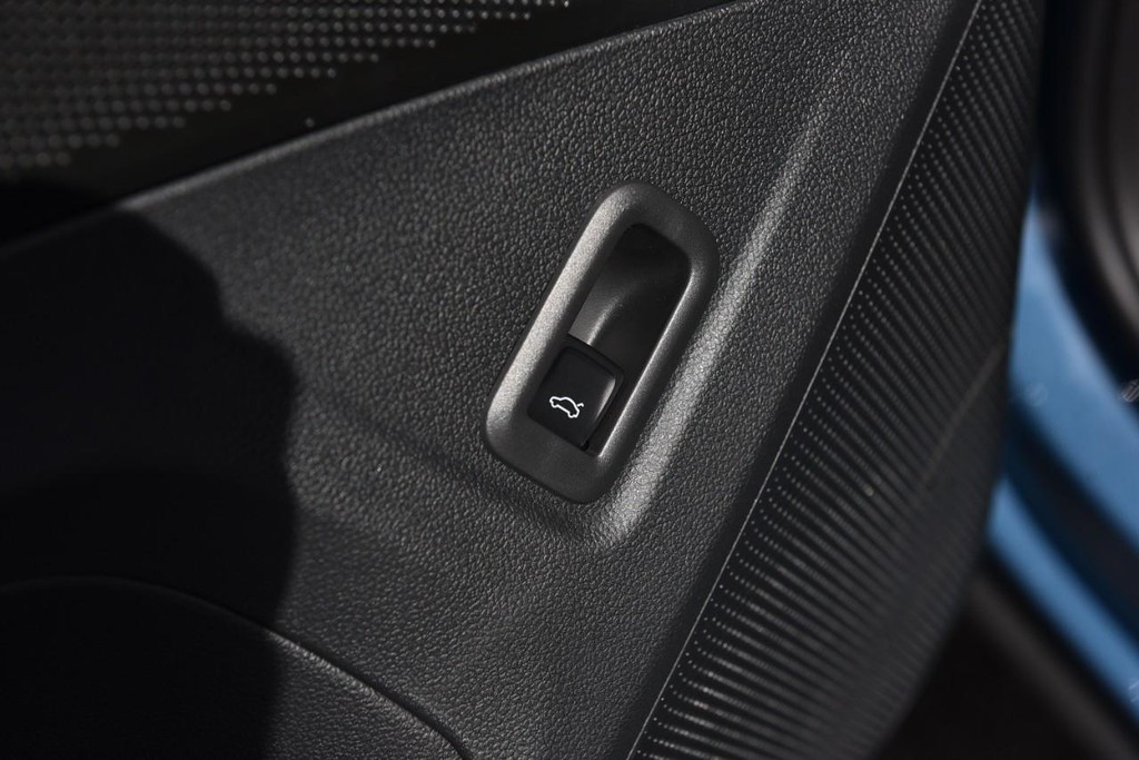 Volkswagen Tiguan Vehicle Full-screen Gallery Image 9
