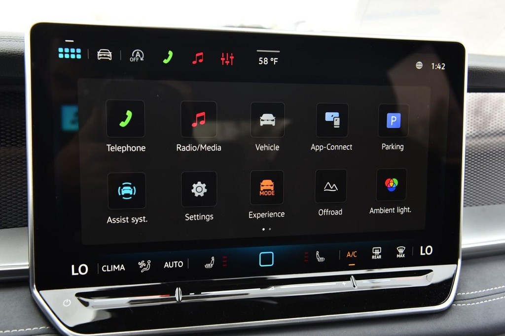 Volkswagen Tiguan Vehicle Full-screen Gallery Image 15