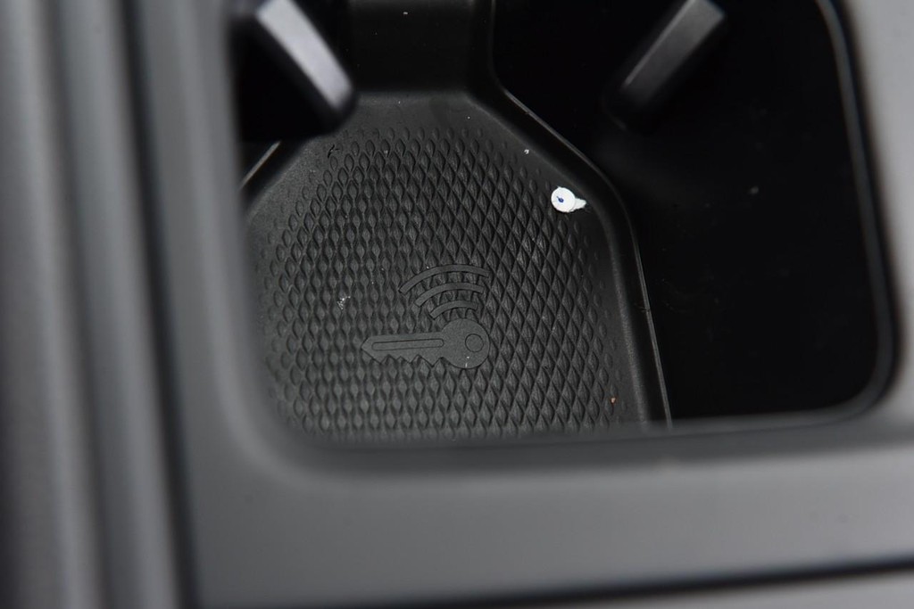 Volkswagen Tiguan Vehicle Full-screen Gallery Image 16