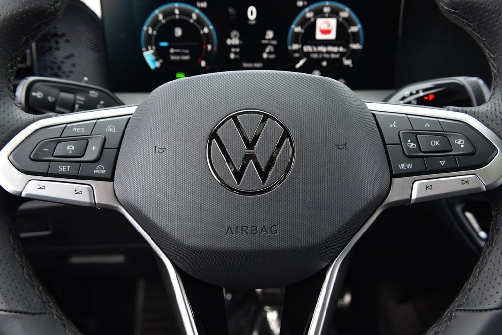Volkswagen Tiguan Vehicle Full-screen Gallery Image 18
