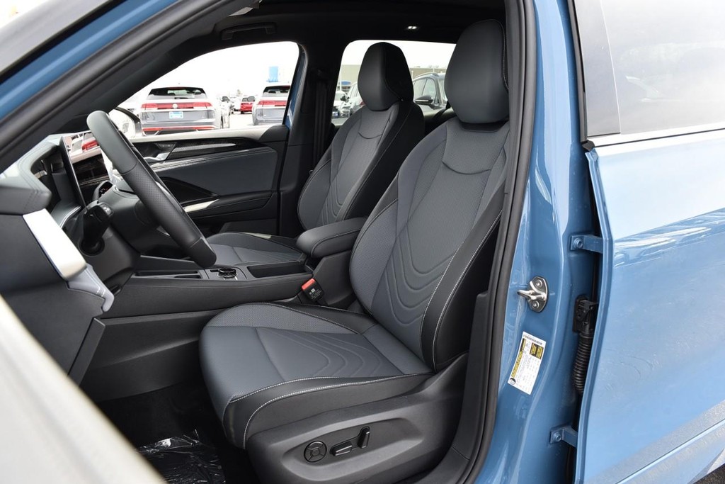 Volkswagen Tiguan Vehicle Full-screen Gallery Image 19