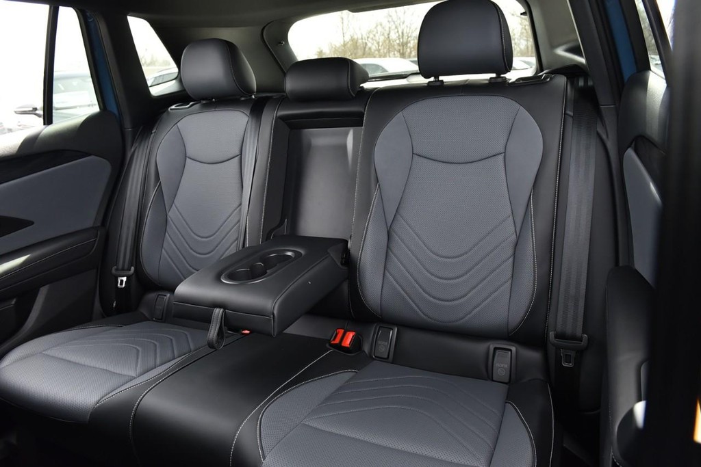 Volkswagen Tiguan Vehicle Full-screen Gallery Image 22