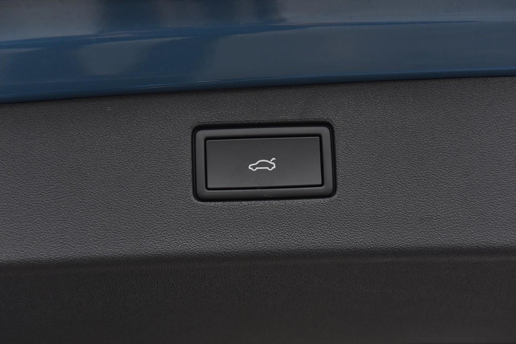 Volkswagen Tiguan Vehicle Full-screen Gallery Image 26
