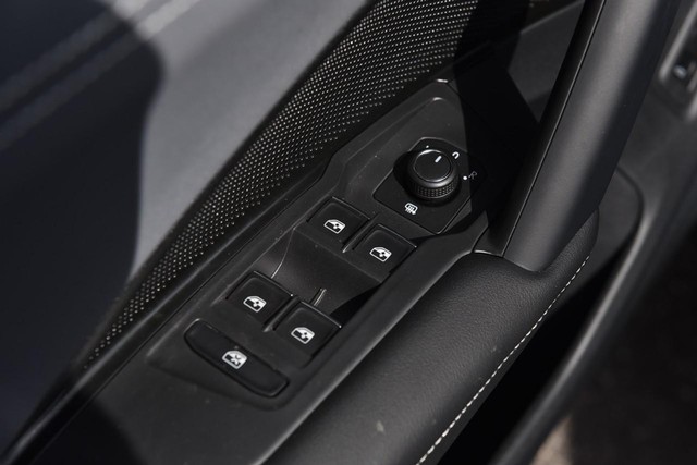 Volkswagen Tiguan Vehicle Image 08