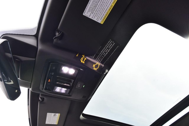 Volkswagen Tiguan Vehicle Image 21