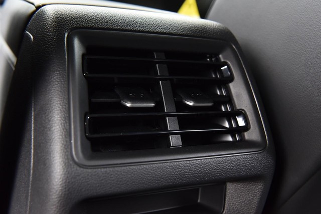 Volkswagen Tiguan Vehicle Image 23