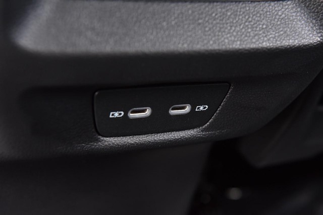 Volkswagen Tiguan Vehicle Image 24