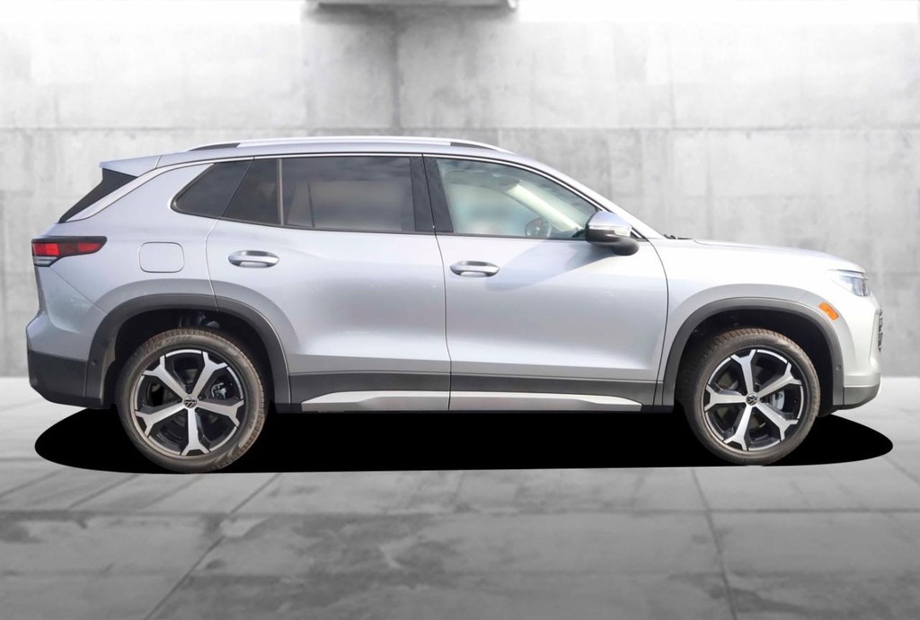 Volkswagen Tiguan Vehicle Full-screen Gallery Image 5