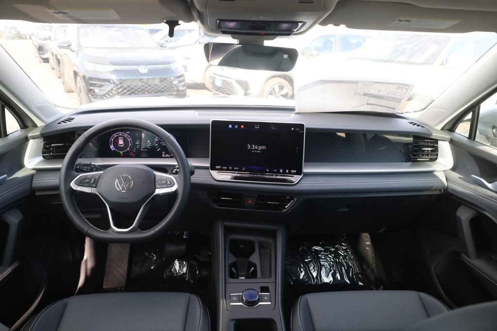 Volkswagen Tiguan Vehicle Full-screen Gallery Image 7