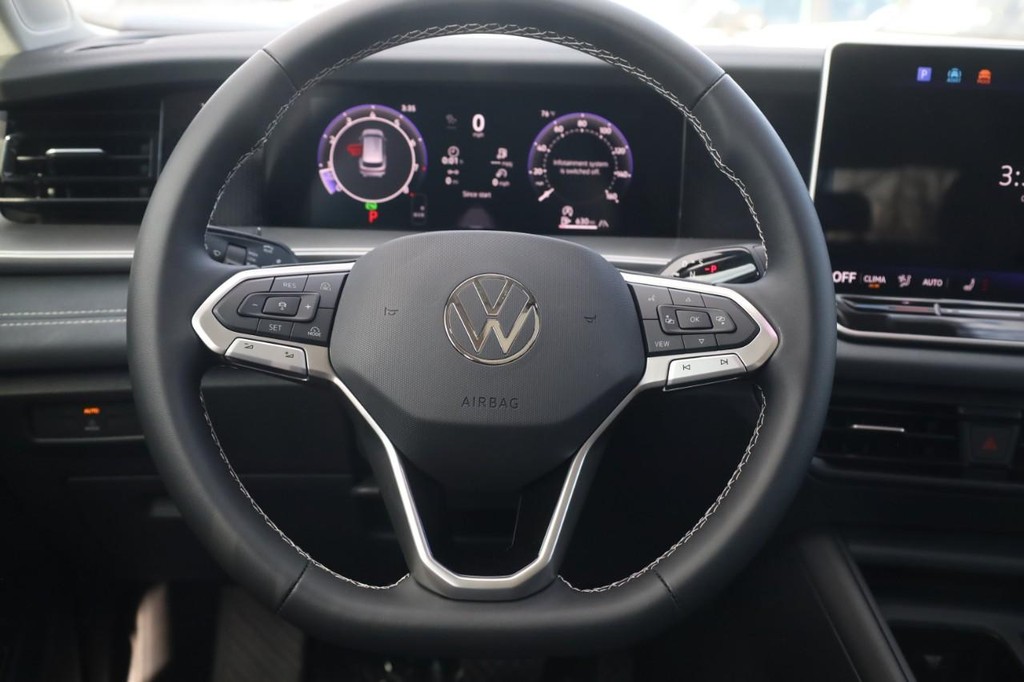Volkswagen Tiguan Vehicle Full-screen Gallery Image 8