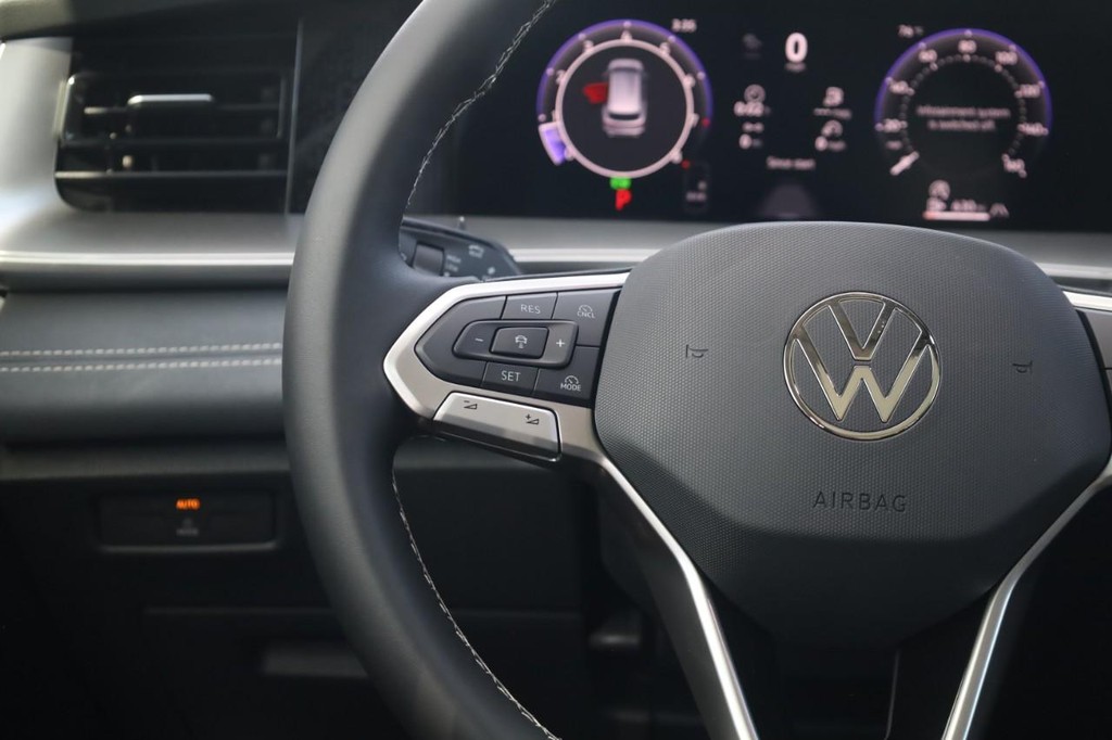 Volkswagen Tiguan Vehicle Full-screen Gallery Image 10