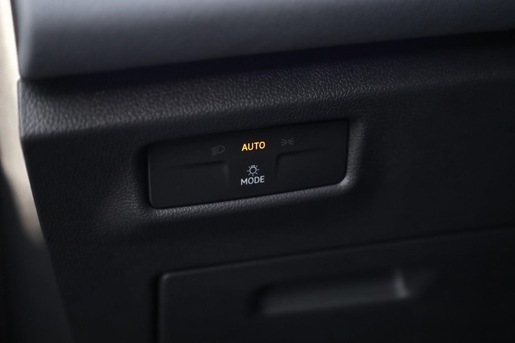 Volkswagen Tiguan Vehicle Full-screen Gallery Image 13