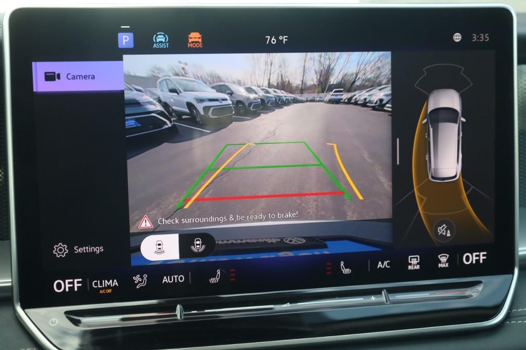 Volkswagen Tiguan Vehicle Full-screen Gallery Image 16