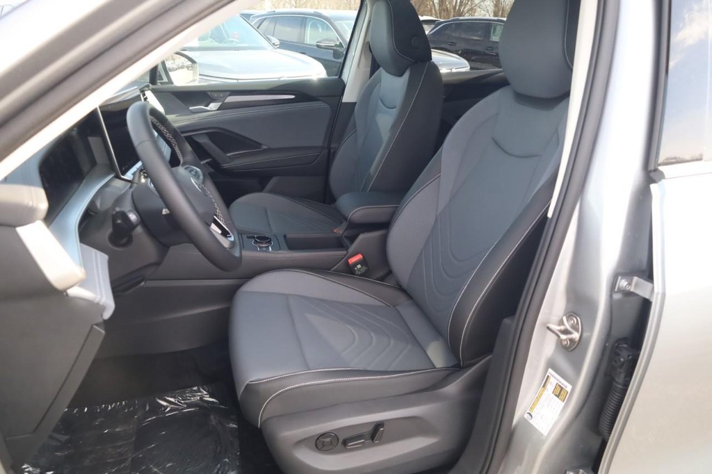 Volkswagen Tiguan Vehicle Full-screen Gallery Image 18