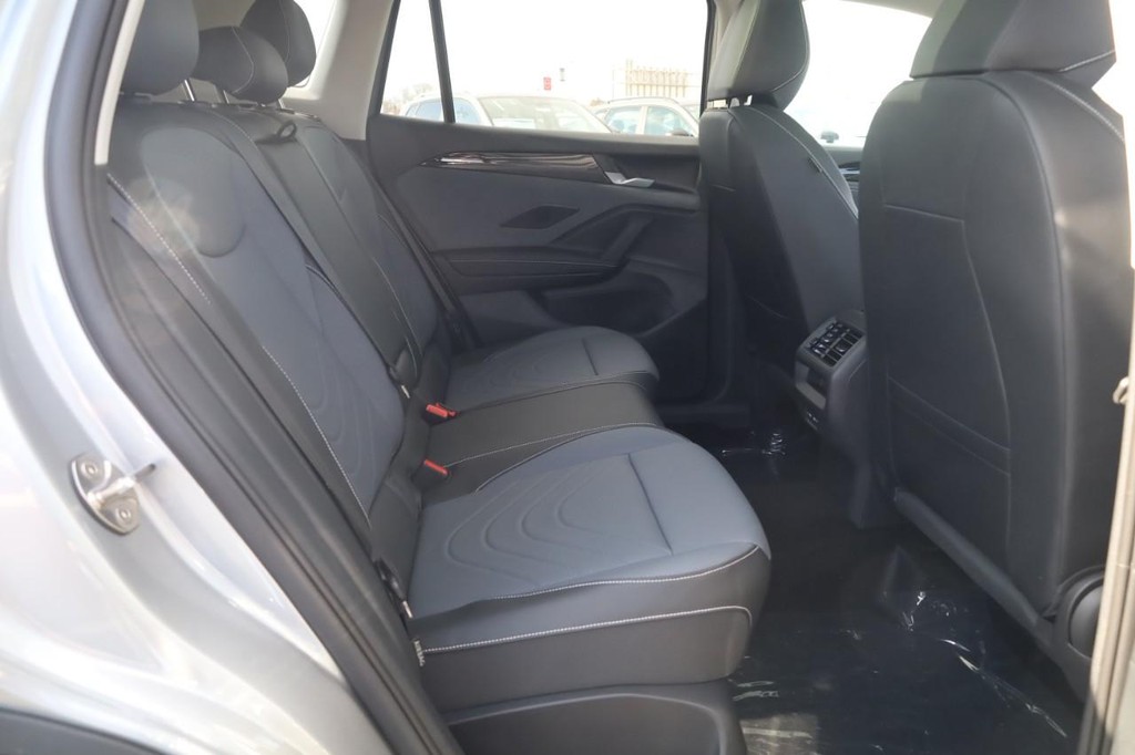 Volkswagen Tiguan Vehicle Full-screen Gallery Image 20